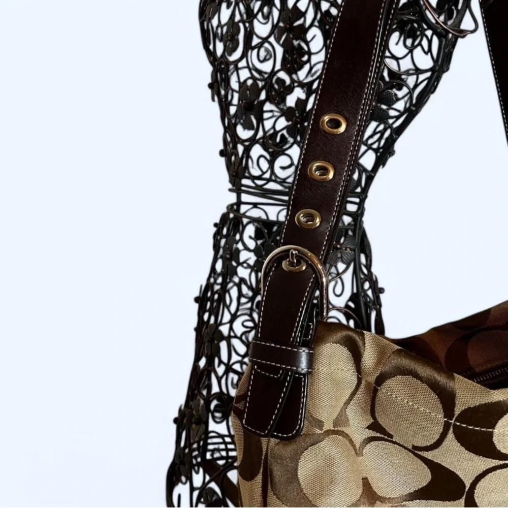 Coach - Picture 11 of 16